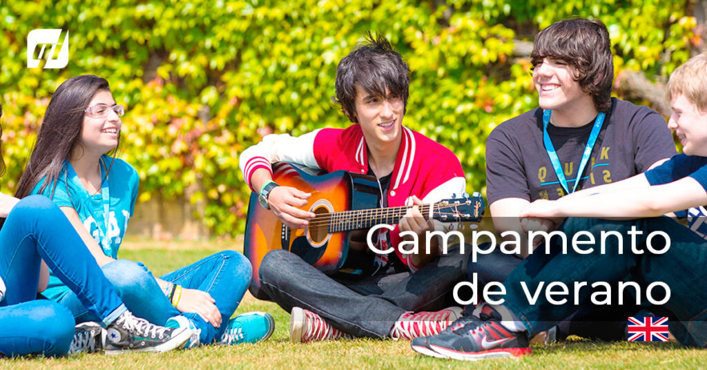 estudiantes jóvenes felices en un campamento de verano en Inglaterra organizado por Global Language